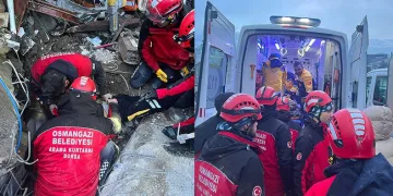 30 saat sonra enkaz altından çıkarıldı