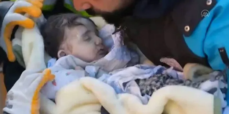 1 yaşındaki bebek kurtarıldı