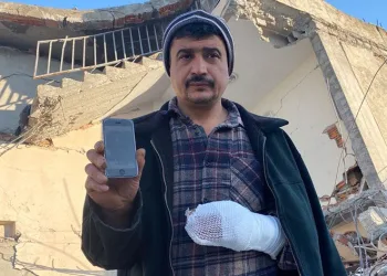 Depremde kaybolan kızını arıyor
