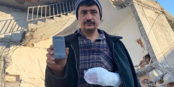 Depremde kaybolan kızını arıyor