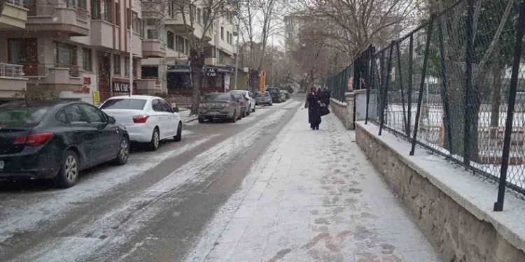 Suriyeliler memleketlerine gitmeye başladı