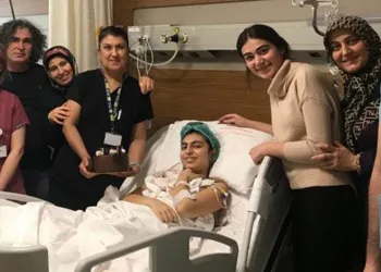 Yazdığı notlarla hayata tutunuyor