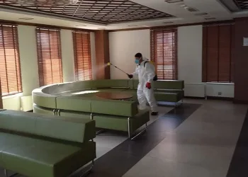 Ekipler tesisleri ilaçlıyor