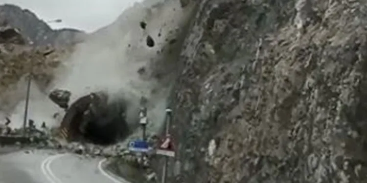 Artvin’de heyelan anı