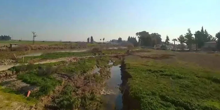 Fayın böldüğü köy Asi Nehri’ne kaydı