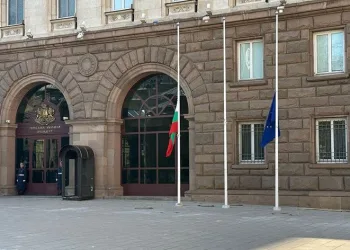 Bulgaristan’da bayraklar yarıya indirildi
