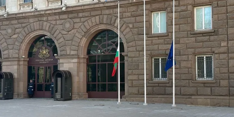 Bulgaristan’da bayraklar yarıya indirildi