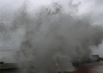 Karadeniz’de dev dalgalar