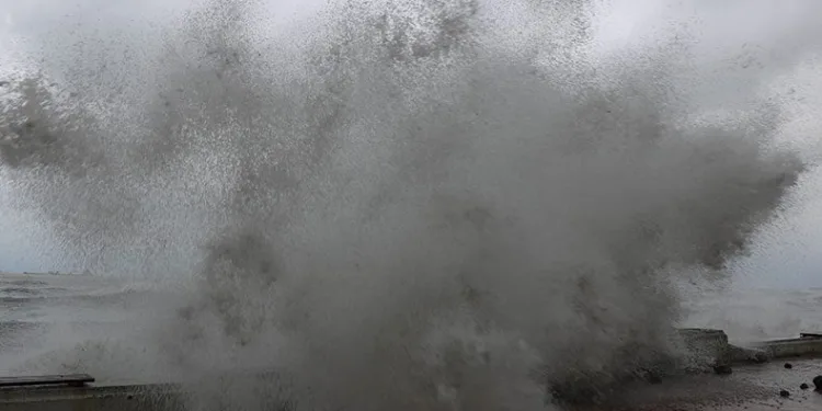 Karadeniz’de dev dalgalar