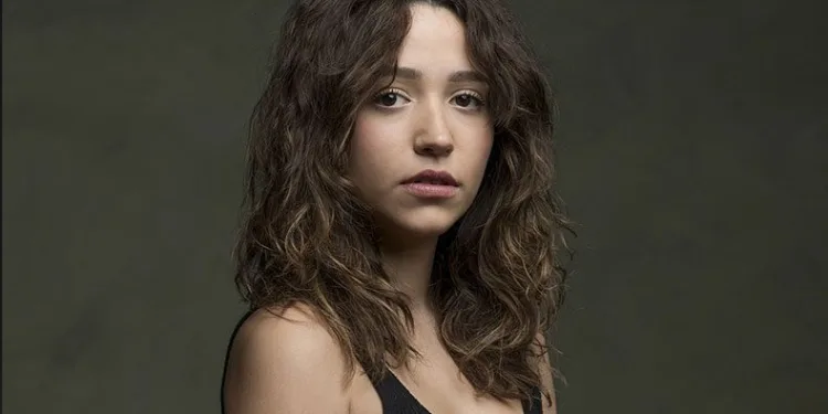 Zeynep Bastık’tan anlamlı yardım