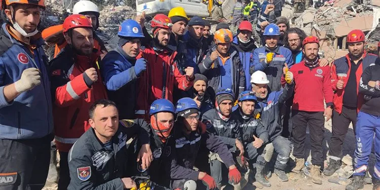 Türk, Ermeni ve ABD’li ekip 2 kadını kurtardı