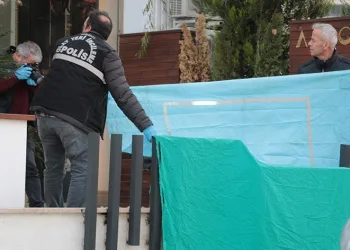 Pencere silerken 11’inci kattan düştü