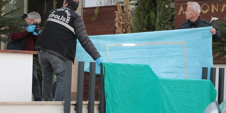 Pencere silerken 11’inci kattan düştü