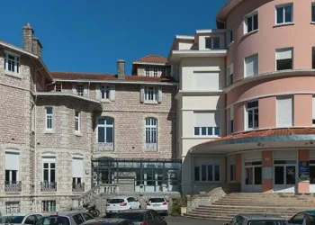Öğrencisinin bıçakladığı öğretmen hayatını kaybetti