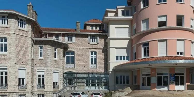 Öğrencisinin bıçakladığı öğretmen hayatını kaybetti
