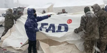 Jandarma ekipleri çadırlar kurmaya başladı