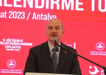 “Pis ellerini Türkiye’nin üzerinden çek”