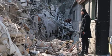 Enkazdan kurtuldu, yaşadıklarını gözyaşlarıyla anlattı