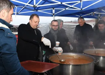 Başkan Usta mesaiye pazarda başlıyor