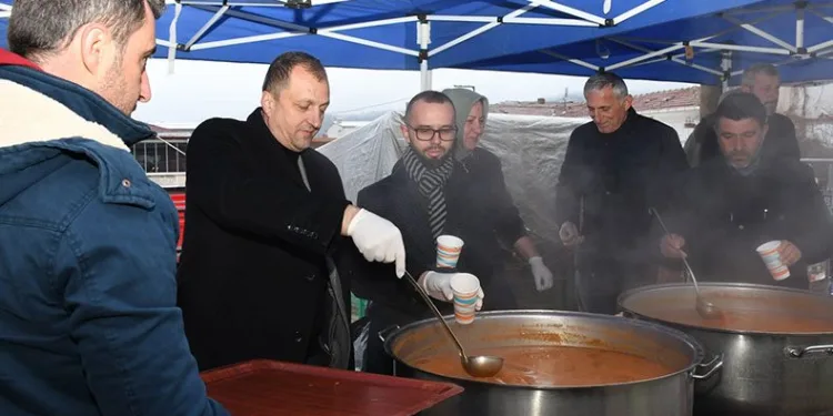 Başkan Usta mesaiye pazarda başlıyor