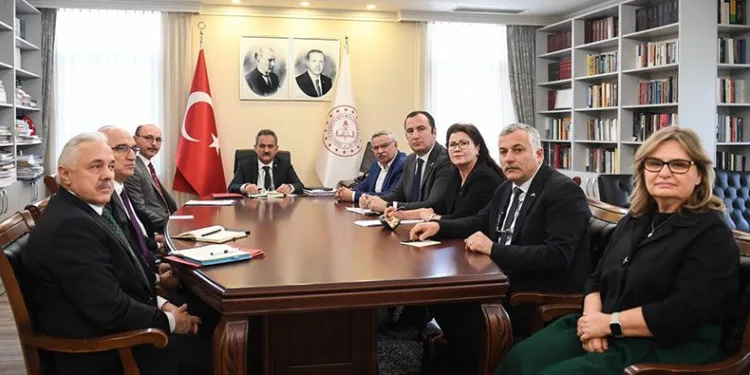 Türk Eğitim-Sen Bakan Özer’e önerilerini sundu