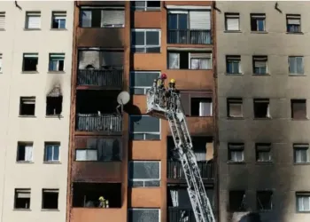 İspanya’da apartmanda yangın
