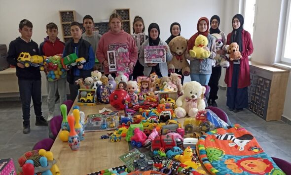Harmancık'taki oyuncaklar deprem bölgesine
