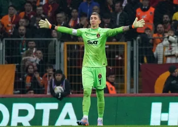 Fernando Muslera’dan Eren’e geçmiş olsun forması