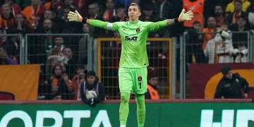 Fernando Muslera’dan Eren’e geçmiş olsun forması