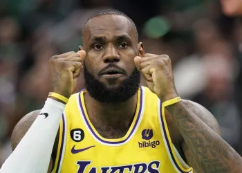 LeBron James triple-double yaptı, Lakers iki maç sonra kazandı