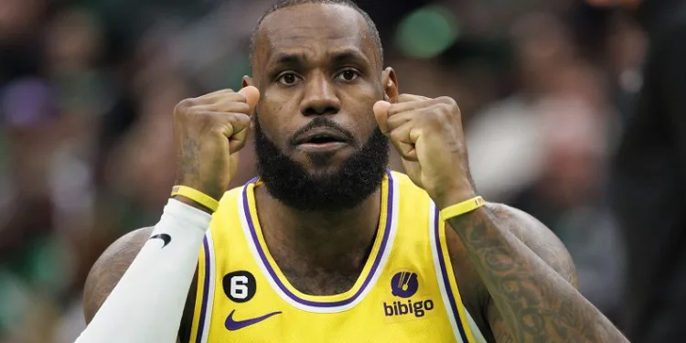 LeBron James triple-double yaptı, Lakers iki maç sonra kazandı