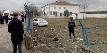 Babasının arabasını kaçıran çocuk duvara tosladı: 1 yaralı