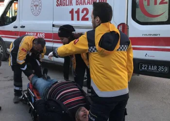 Motosiklet sürücüsü yayaya çarpıp kaçtı