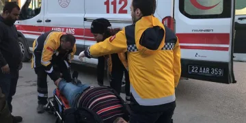 Motosiklet sürücüsü yayaya çarpıp kaçtı