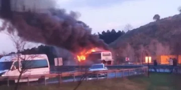 Servis otobüsü küle döndü