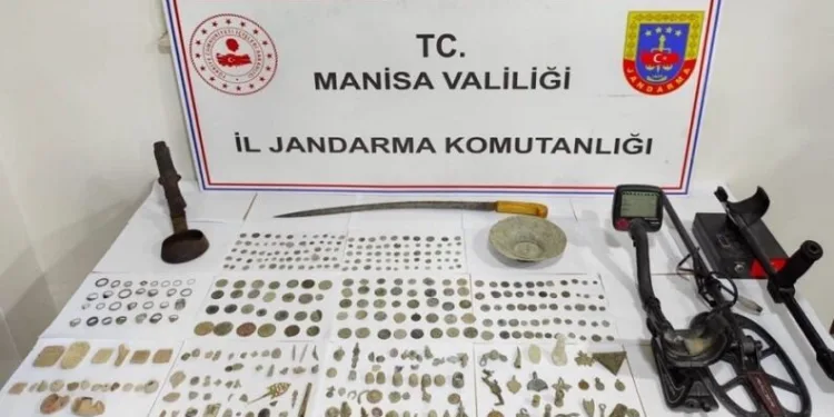Roma ve Osmanlı dönemlerine ait tarihi eserler ele geçirildi