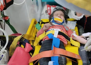 Anne ve çocuğu 26 saat sonra sağ çıkarıldı