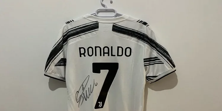 Ronaldo’nun formasından elde edilecek gelir depremzedelere gidecek