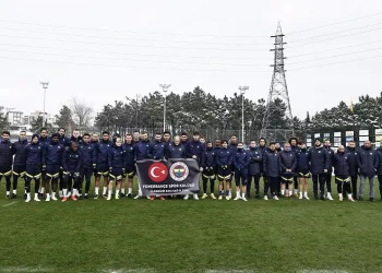 Fenerbahçe’den destek pankartı: ‘Ülkemizin başı sağ olsun’