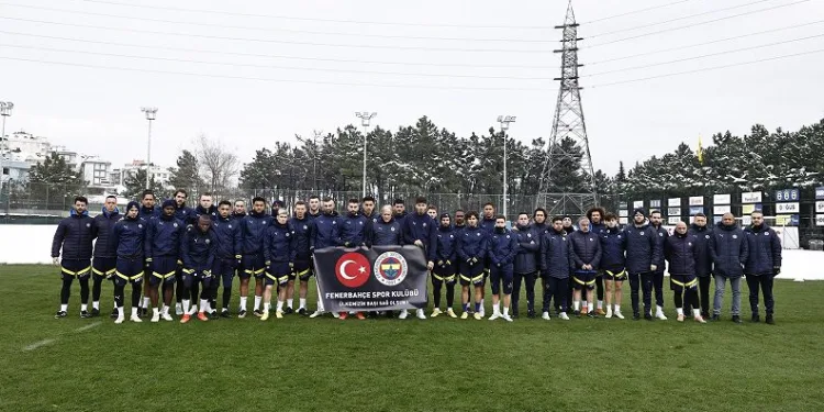 Fenerbahçe’den destek pankartı: ‘Ülkemizin başı sağ olsun’