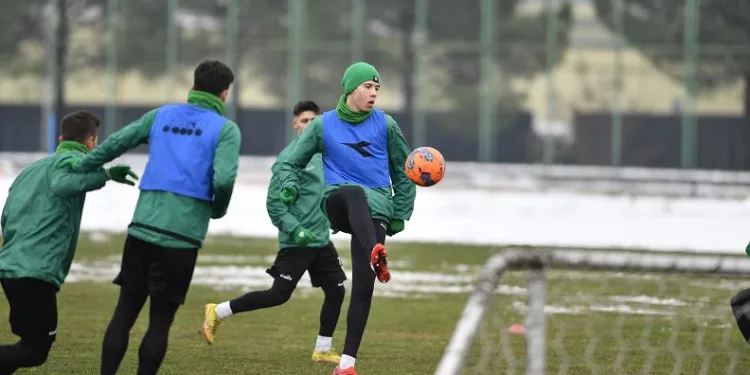 Bursaspor’da hazırlıklar moralsiz devam ediyor