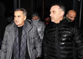 Şenol Güneş, gönüllülerle bir araya geldi