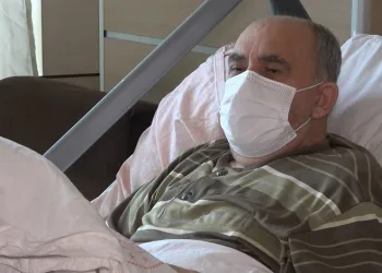 Oğluna ziyarete gitti, depreme yakalandı