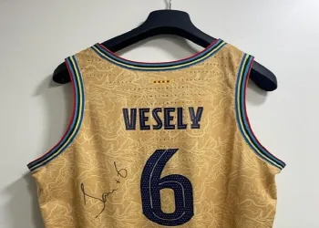 Bogdan Bogdanovic ve Jan Vesely’nin formaları destek için satışta
