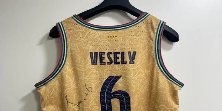 Bogdan Bogdanovic ve Jan Vesely’nin formaları destek için satışta