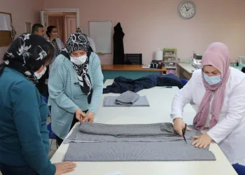 Afetzedeleri ısıtabilmek için aralıksız çalışıyor