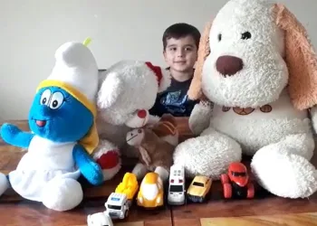 Oyuncaklarını depremzede arkadaşlarına gönderdiler