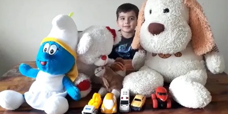 Oyuncaklarını depremzede arkadaşlarına gönderdiler
