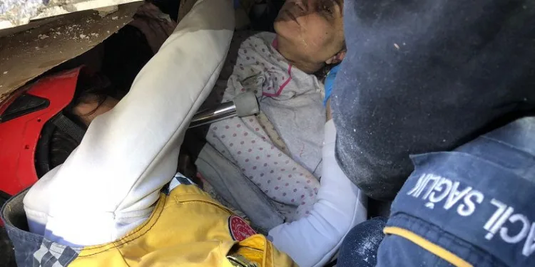 Depremden 108 saat sonra kurtuldu, eşini sordu