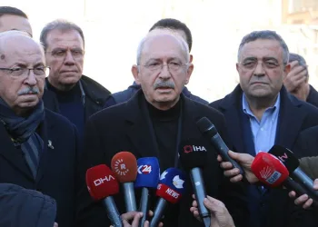 Kılıçdaroğlu Diyarbakır’da deprem bölgesinde